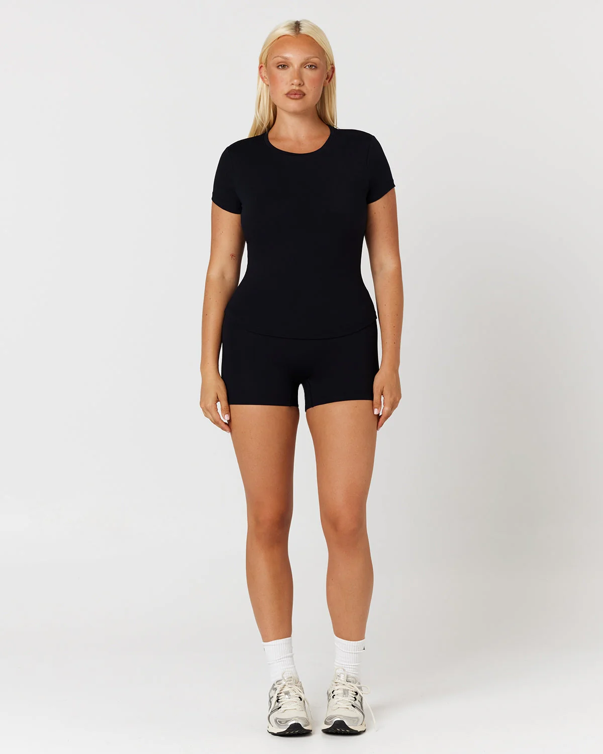 Form Invisible Scrunch Shorts 4" | Black - Image 4