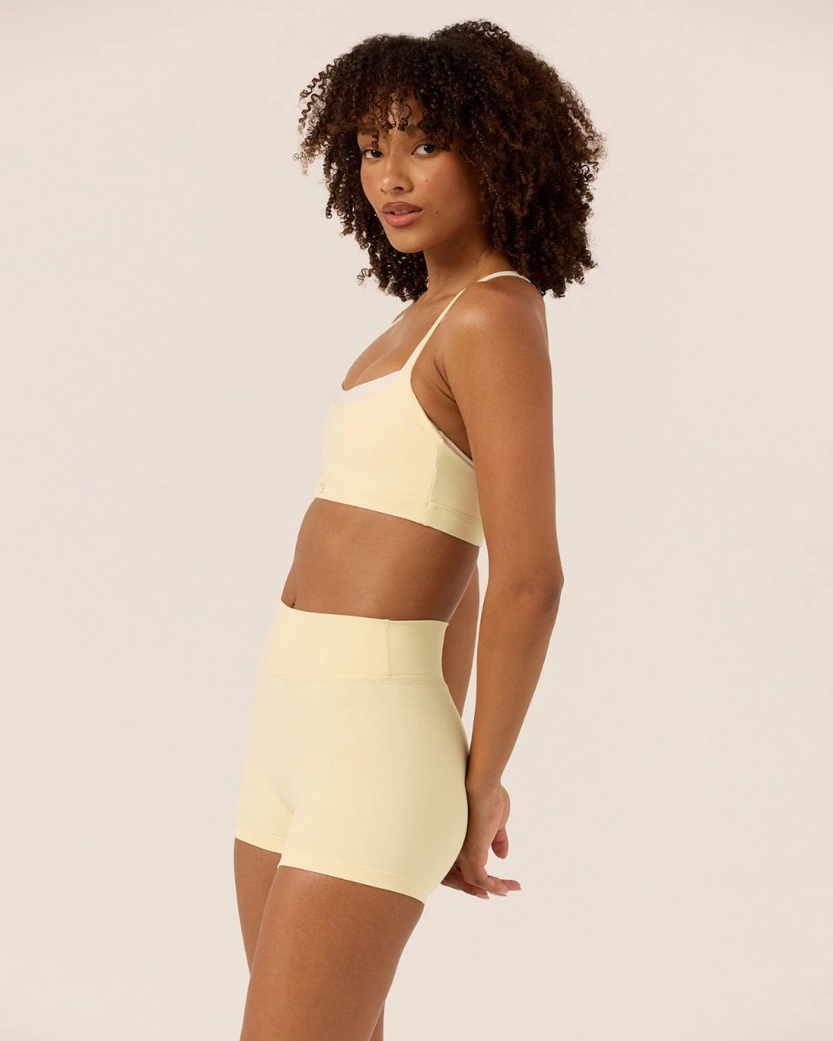 Form Invisible Scrunch Shorts 4" | Butter - Image 3