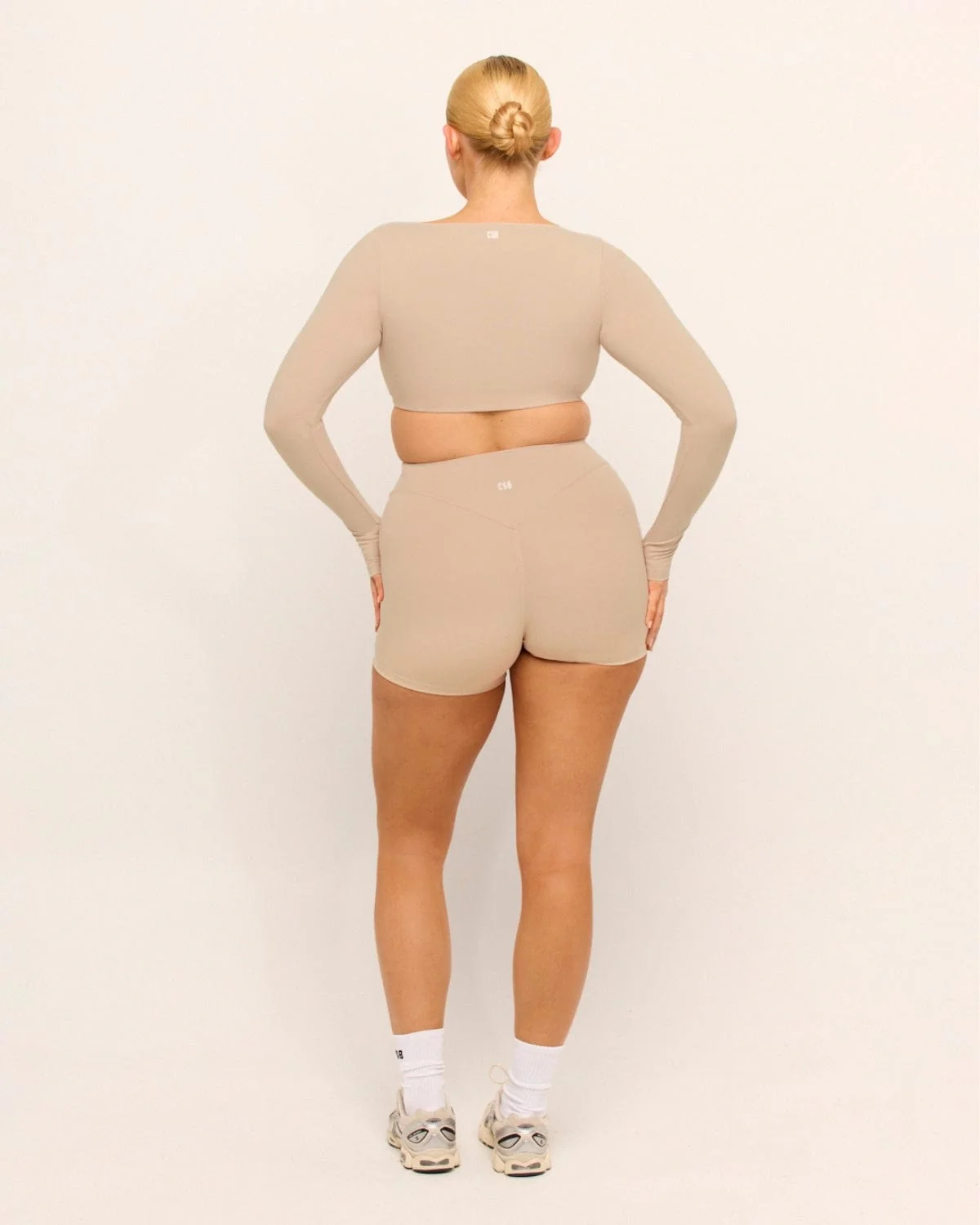 Form Invisible Scrunch Shorts 4" | Fawn - Image 6