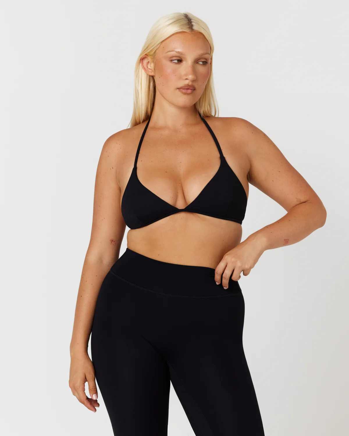 Form Micro Halter V Crop | Black